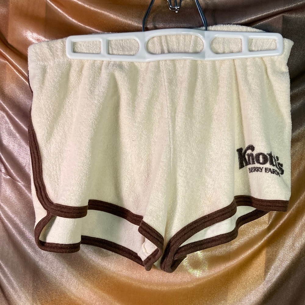 Vintage 1970’s beige Knotts Berry Farm terry cloth short shorts 9” long 201